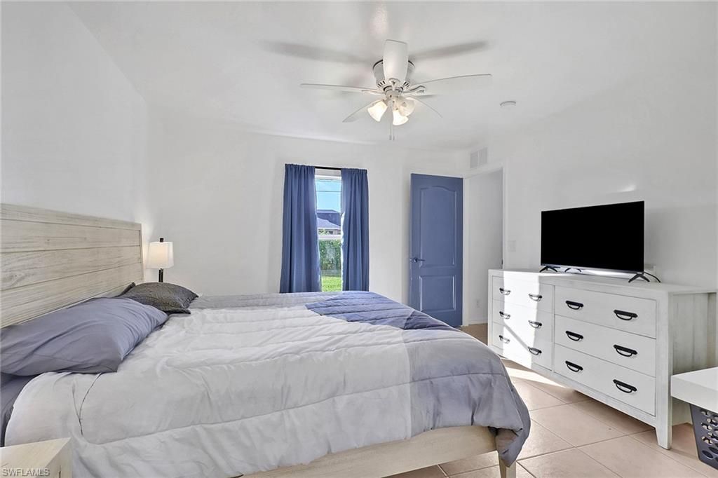 Image 20 of property listing at 1110 NE 6th PL, Cape Coral, FL 33909