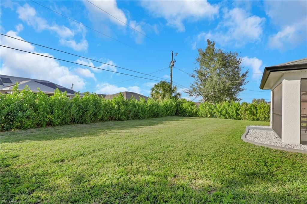 Image 33 of property listing at 1110 NE 6th PL, Cape Coral, FL 33909