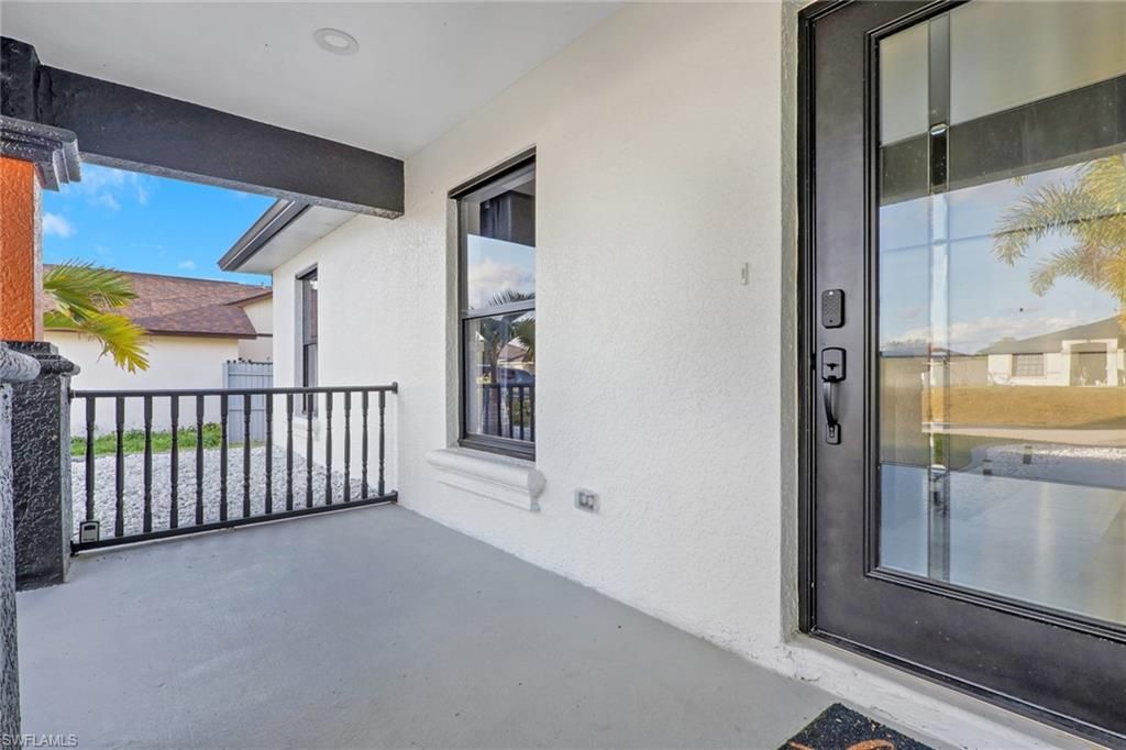 Image 6 of property listing at 1110 NE 6th PL, Cape Coral, FL 33909