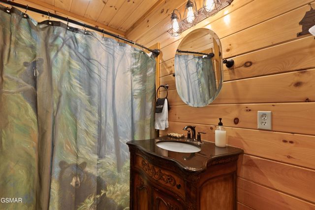2083 Kerr Road, Sevierville, TN 37876