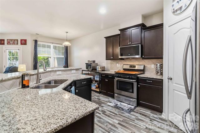 7048 Woodsbay Lane, Rock Hill, SC 29732