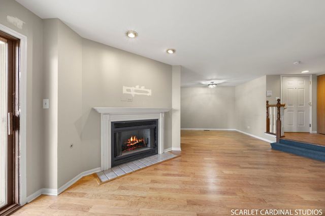 971 West Court B, Naperville, IL 60563