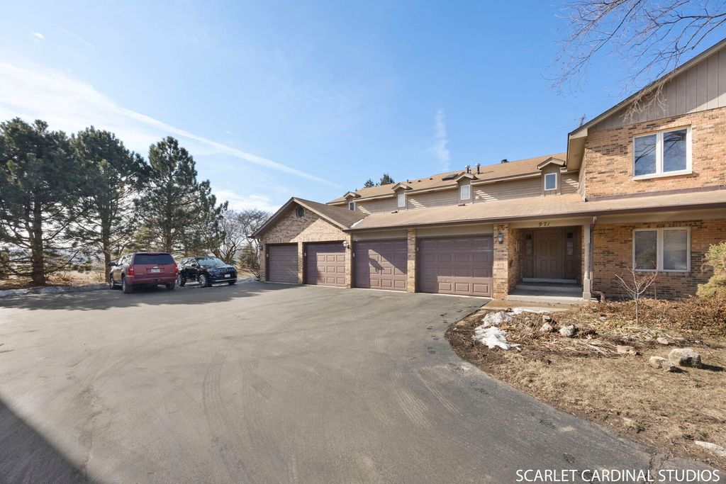 971 West Court B, Naperville, IL 60563