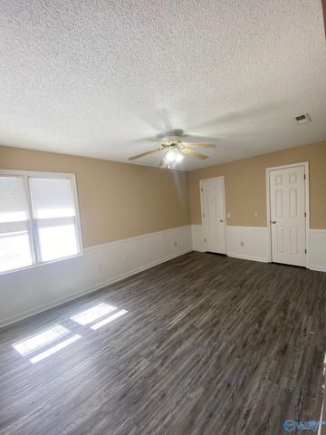 523 Farmingdale Road, Huntsville, AL 35803