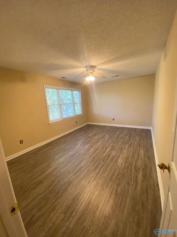 523 Farmingdale Road, Huntsville, AL 35803