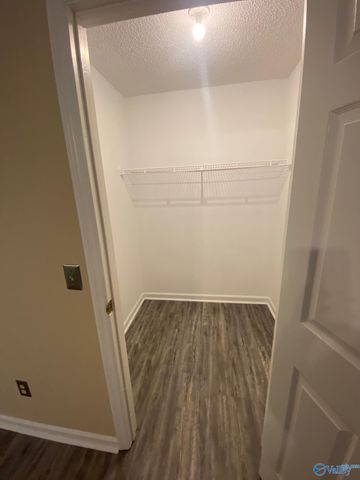 523 Farmingdale Road, Huntsville, AL 35803