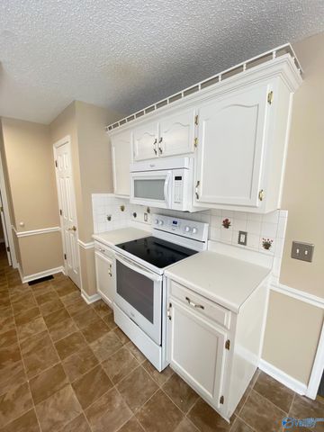 523 Farmingdale Road, Huntsville, AL 35803