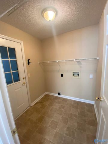 523 Farmingdale Road, Huntsville, AL 35803