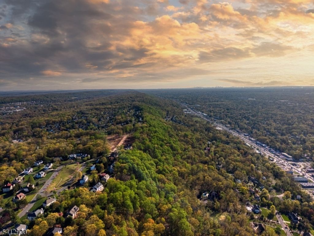 4 Harlow Pointe Cove, Green Brook Twp., NJ 08812