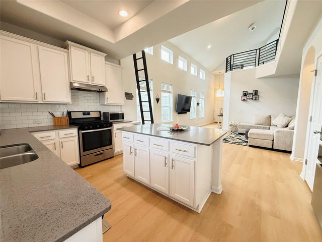 10221 Forest Grove DR, Austin, TX 78747