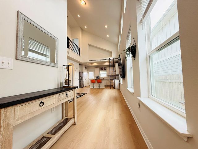 10221 Forest Grove DR, Austin, TX 78747