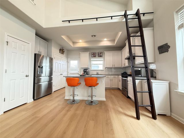 10221 Forest Grove DR, Austin, TX 78747