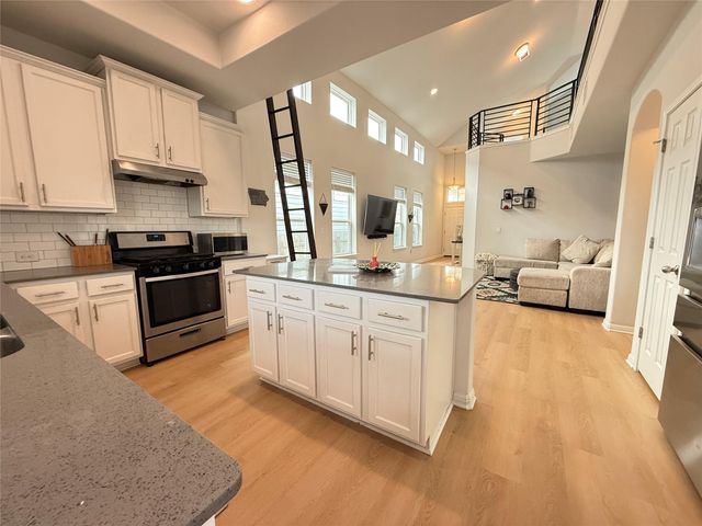 10221 Forest Grove DR, Austin, TX 78747