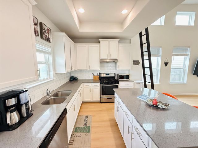 10221 Forest Grove DR, Austin, TX 78747