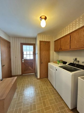 1100 W Duchess COURT, Bayside, WI 53217