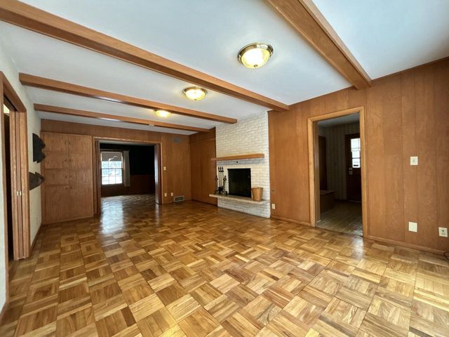 1100 W Duchess COURT, Bayside, WI 53217