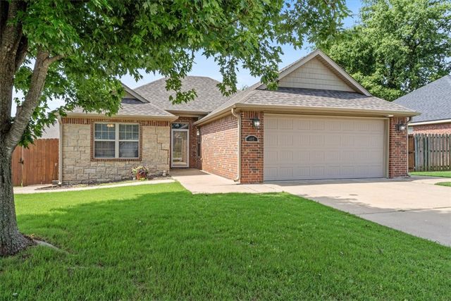 402 W Worchester, Siloam Springs, AR 72761