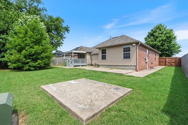 402 W Worchester, Siloam Springs, AR 72761