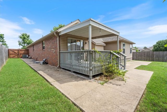 402 W Worchester, Siloam Springs, AR 72761