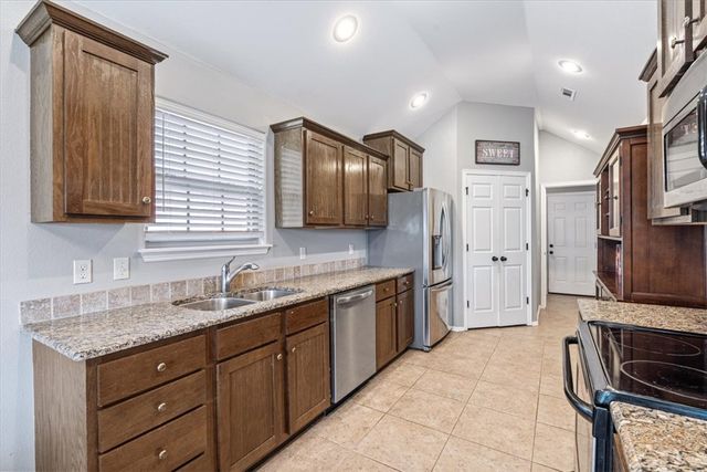402 W Worchester, Siloam Springs, AR 72761
