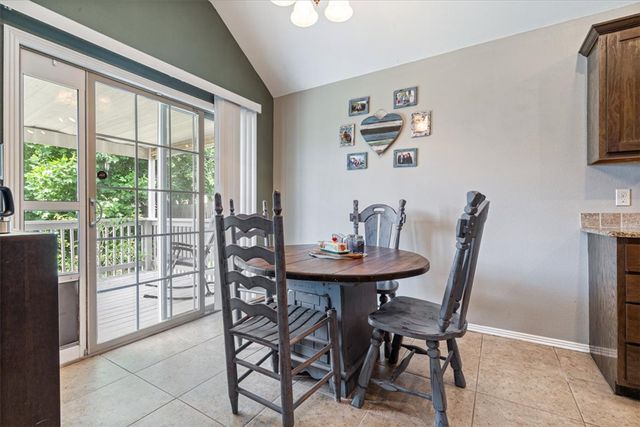 402 W Worchester, Siloam Springs, AR 72761