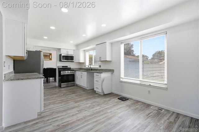 38979 Lowell Court, Sterling Heights, MI 48310