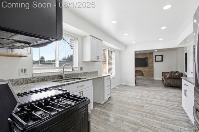38979 Lowell Court, Sterling Heights, MI 48310