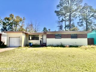 3609 CESERY Boulevard, Jacksonville, FL 32277