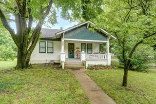 601 South Madison Avenue, Aurora, MO 65605