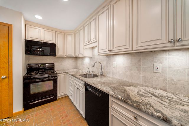 92 Wigwam Lane, Tinton Falls, NJ 07724
