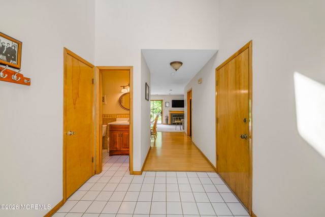92 Wigwam Lane, Tinton Falls, NJ 07724