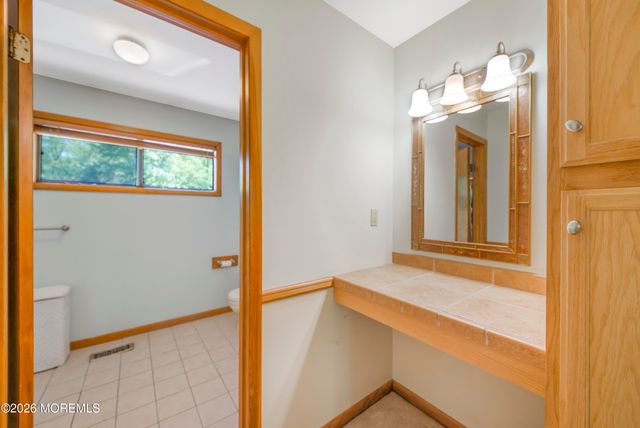 92 Wigwam Lane, Tinton Falls, NJ 07724