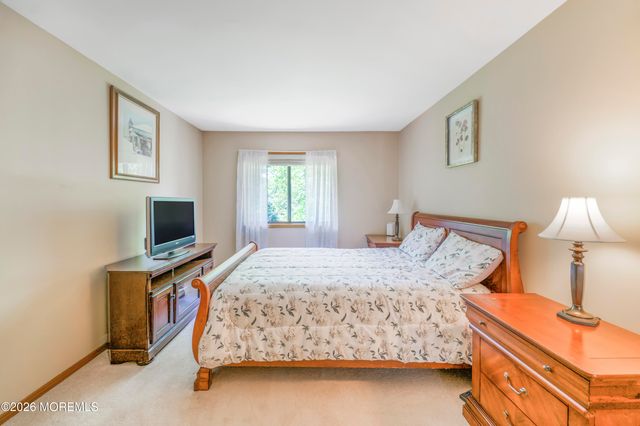 92 Wigwam Lane, Tinton Falls, NJ 07724