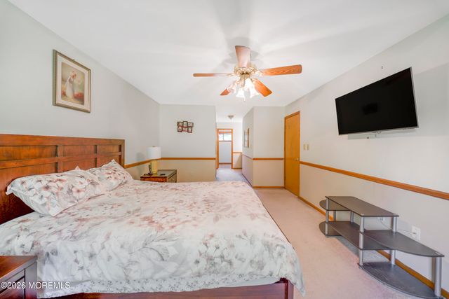 92 Wigwam Lane, Tinton Falls, NJ 07724