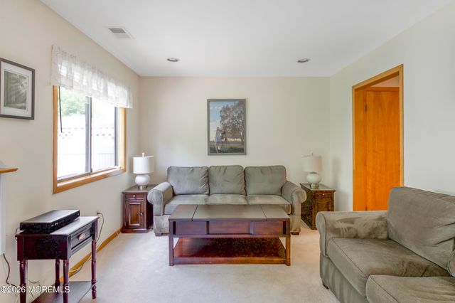 92 Wigwam Lane, Tinton Falls, NJ 07724
