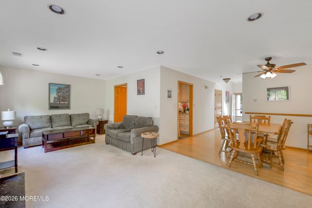 92 Wigwam Lane, Tinton Falls, NJ 07724