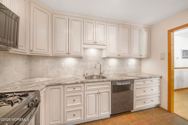 92 Wigwam Lane, Tinton Falls, NJ 07724