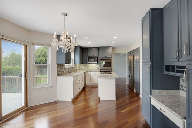 288 Forest Drive, Crystal Lake, IL 60014