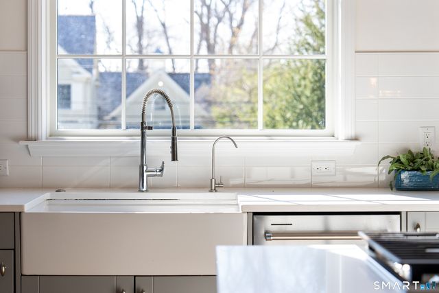 8 Ledge Road, Norwalk, CT 06853