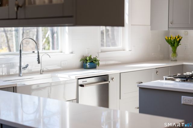 8 Ledge Road, Norwalk, CT 06853