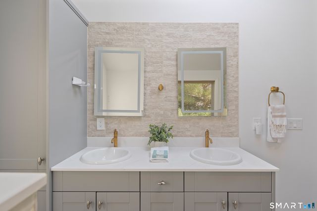 8 Ledge Road, Norwalk, CT 06853