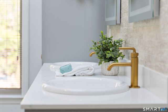 8 Ledge Road, Norwalk, CT 06853