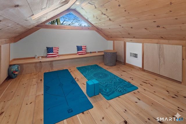 8 Ledge Road, Norwalk, CT 06853