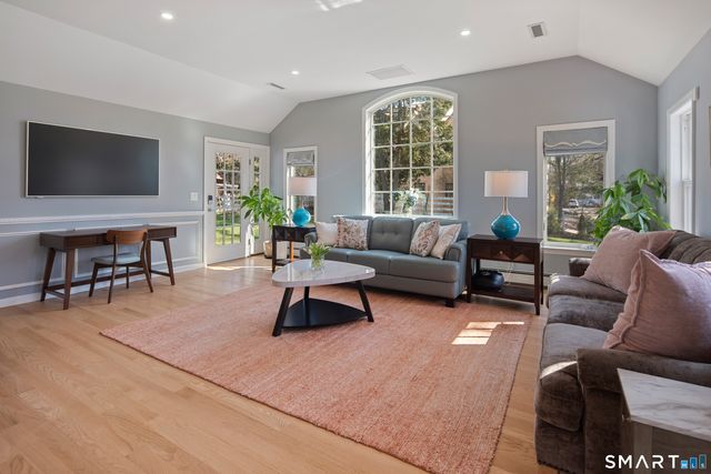 8 Ledge Road, Norwalk, CT 06853