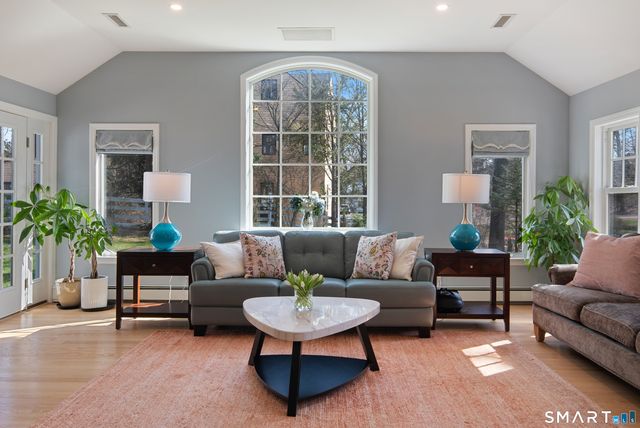 8 Ledge Road, Norwalk, CT 06853