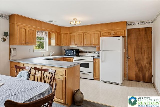 4061 Hampshire Court, South Whitehall Twp, PA 18104