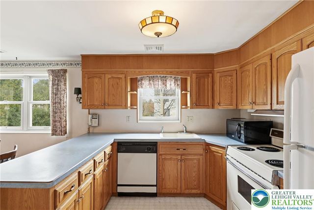 4061 Hampshire Court, South Whitehall Twp, PA 18104