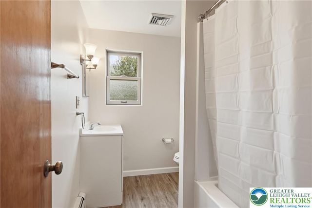 4061 Hampshire Court, South Whitehall Twp, PA 18104