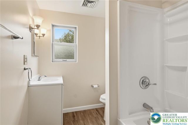 4061 Hampshire Court, South Whitehall Twp, PA 18104