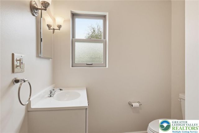 4061 Hampshire Court, South Whitehall Twp, PA 18104